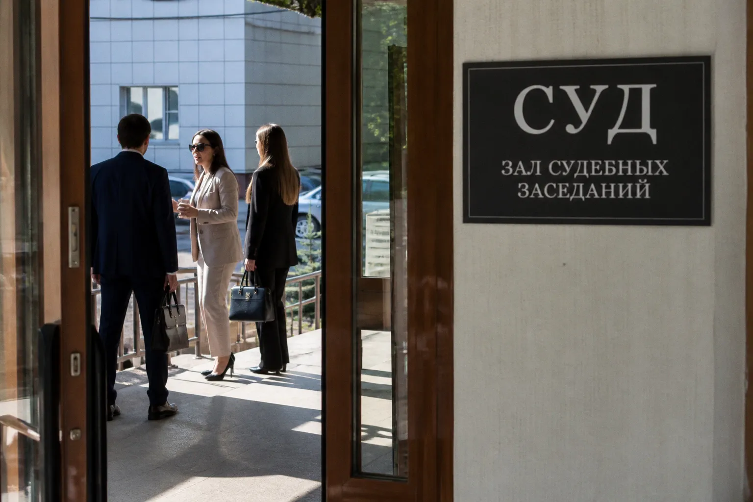Израильские адвокаты: запрет на танцы и обещания в соцсетях