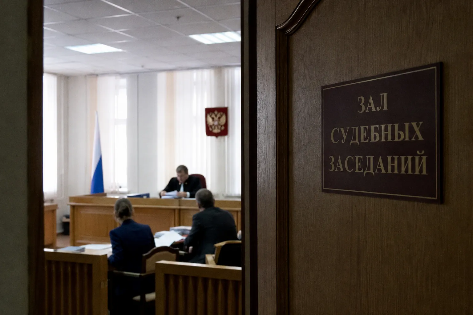 Кому на самом деле принадлежат права на изображения и тексты от нейросетей