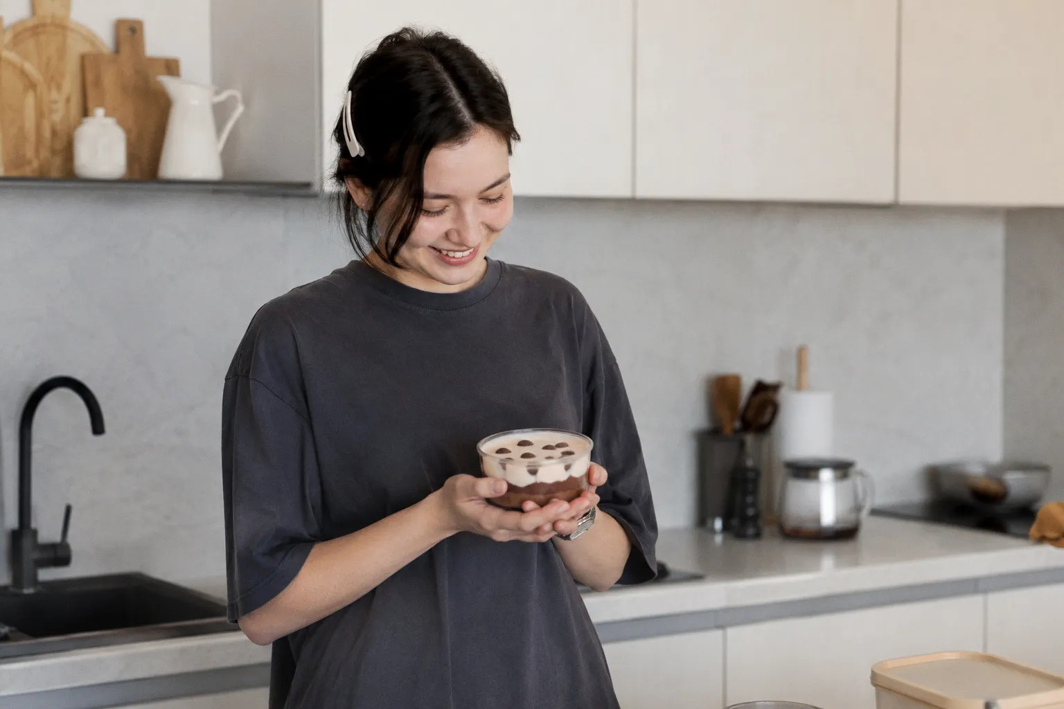 Виральные тренды TikTok и Instagram: анализ успеха dot cakes и текила-спритц