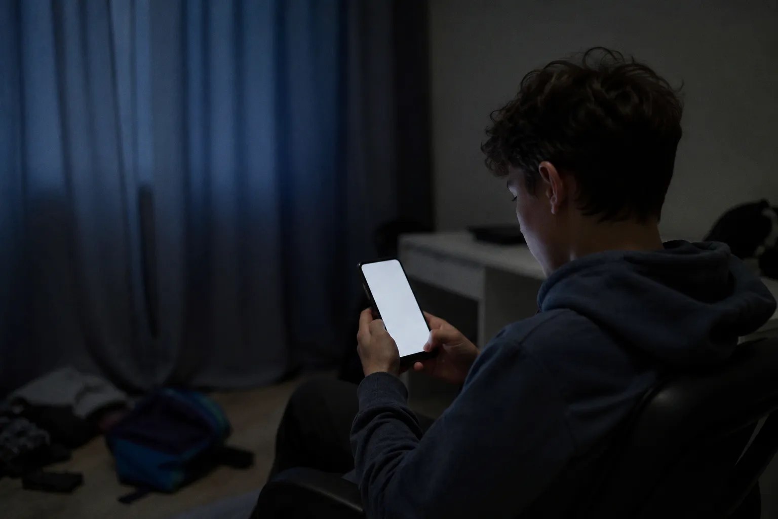 Запрет соцсетей для лиц до 16 лет в Великобритании: последствия для SMM и платформ